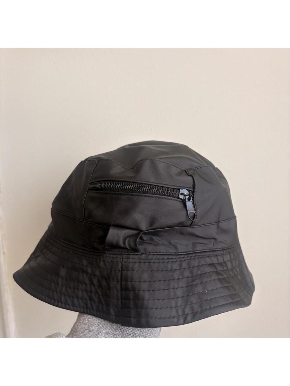 BLACK NYLON BUCKET HAT